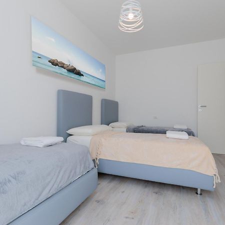 Wave Island! Luxury Resort A Jesolo - Piscina E Park Free! Bagian luar foto