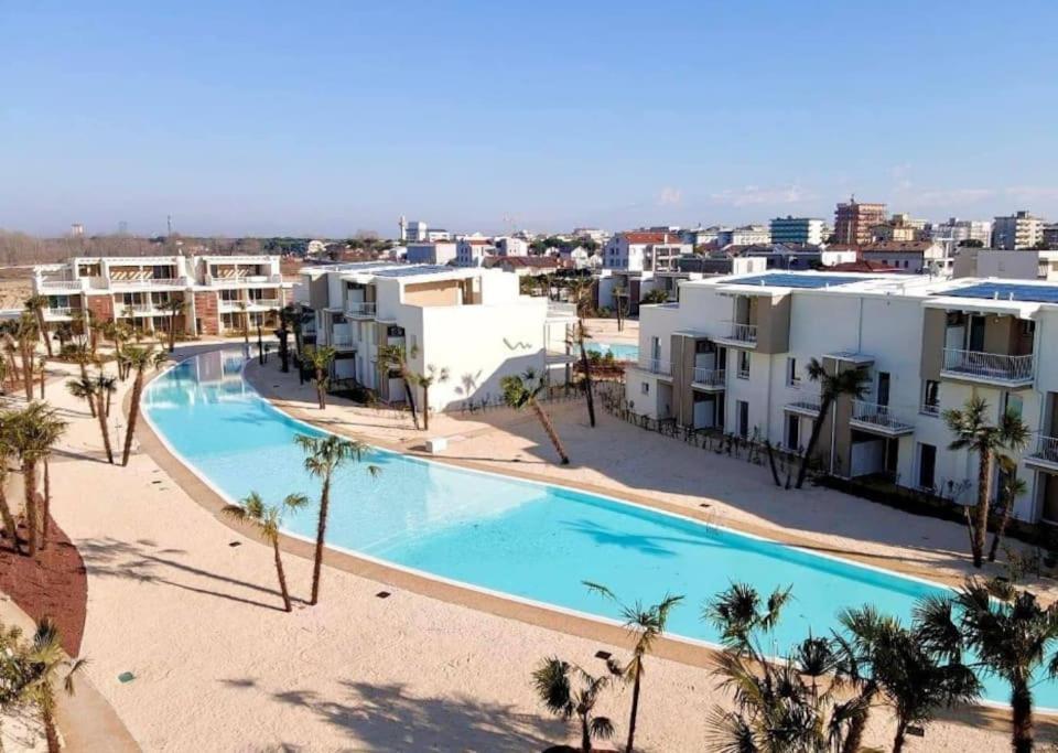 Wave Island! Luxury Resort A Jesolo - Piscina E Park Free! Bagian luar foto